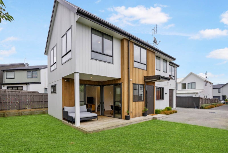 17 Marsics Street, Glen Innes, Auckland - Carousel 1