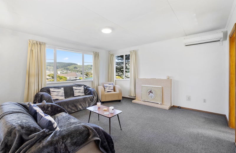 16 Morgan Place, Tawa, Wellington - Carousel 2