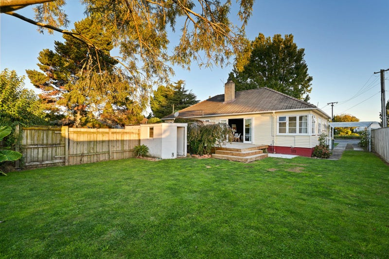 141 Cobham Drive, Hamilton East, Hamilton - Carousel 1