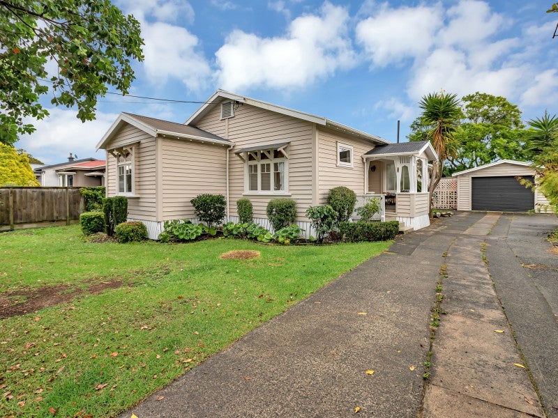 8 Dinniss Avenue, Regent, Whangarei - Carousel 1