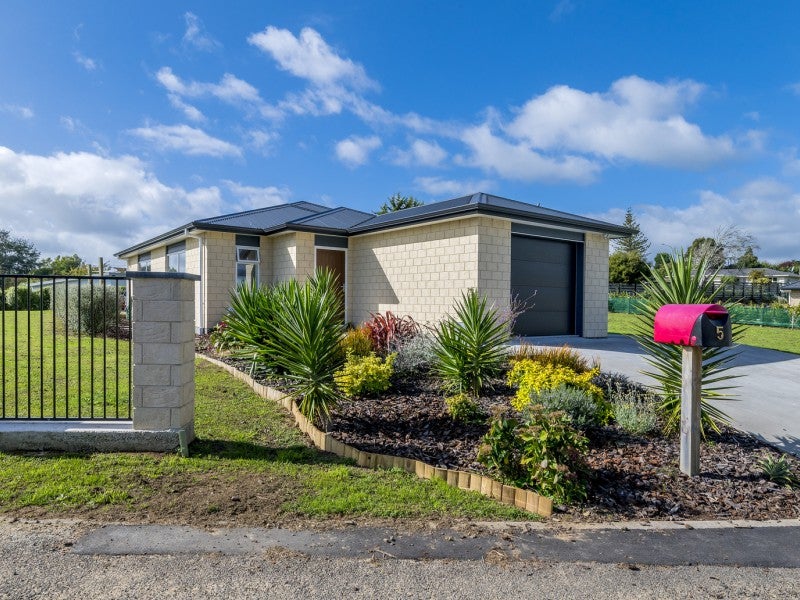 5 Corbin Court, Ohau, Levin - Carousel 1