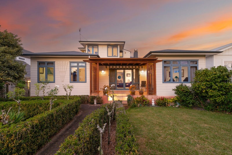 7 Bangor Street, Point Chevalier, Auckland - Carousel 2