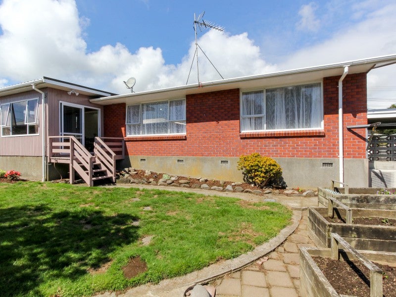 4 Parsons Street, Vogeltown, New Plymouth - Carousel 1