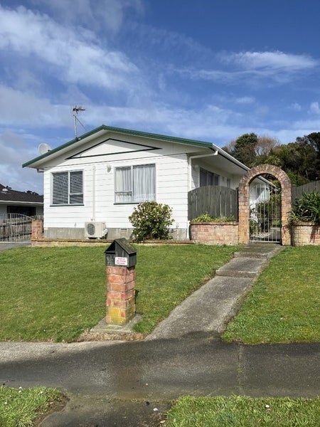 17 Staithes Drive North, Whitby, Porirua - Carousel 2