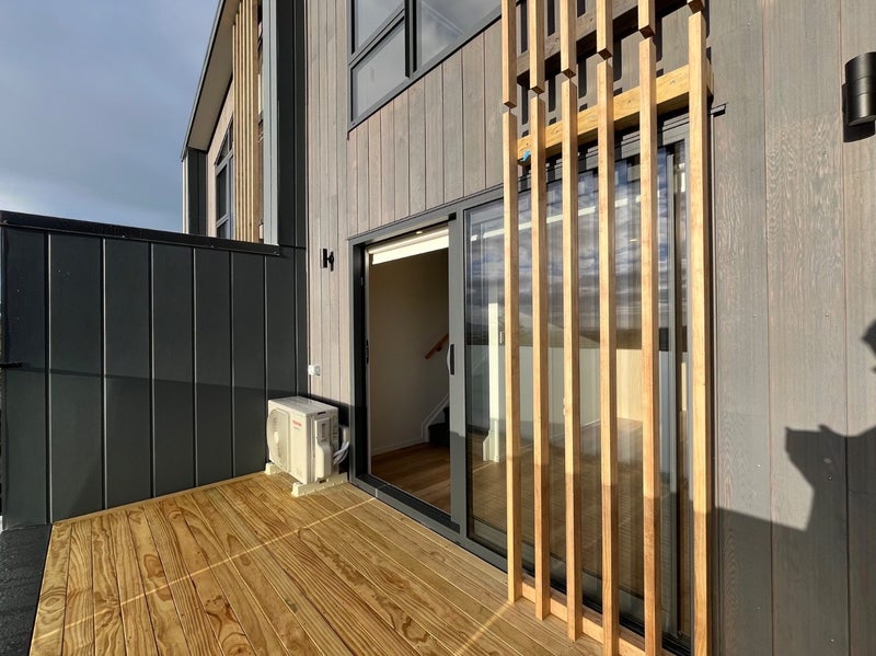 2/506 Glenfield Road, Bayview, Auckland - Carousel 1