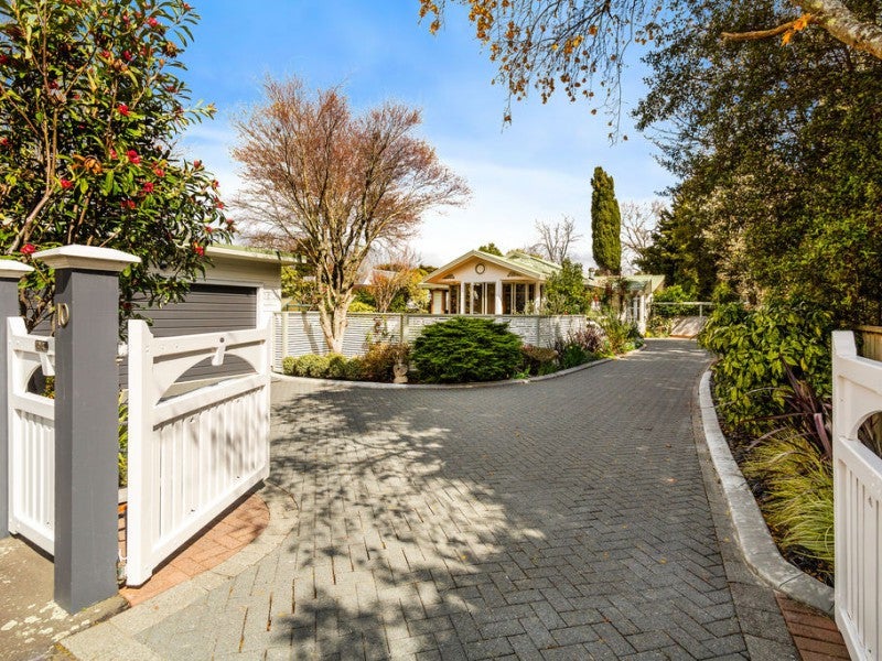 10 Golf Road, Heretaunga, Upper Hutt - Carousel 1