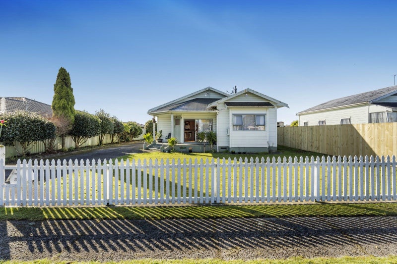12 Cordelia Street, Stratford - Carousel 2