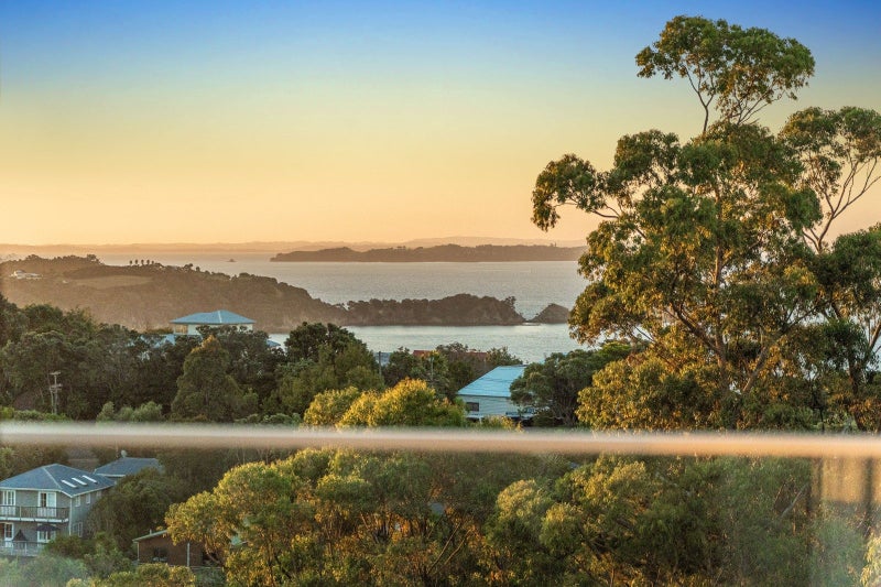 36 Hauraki Road, Oneroa, Waiheke Island - Carousel 1