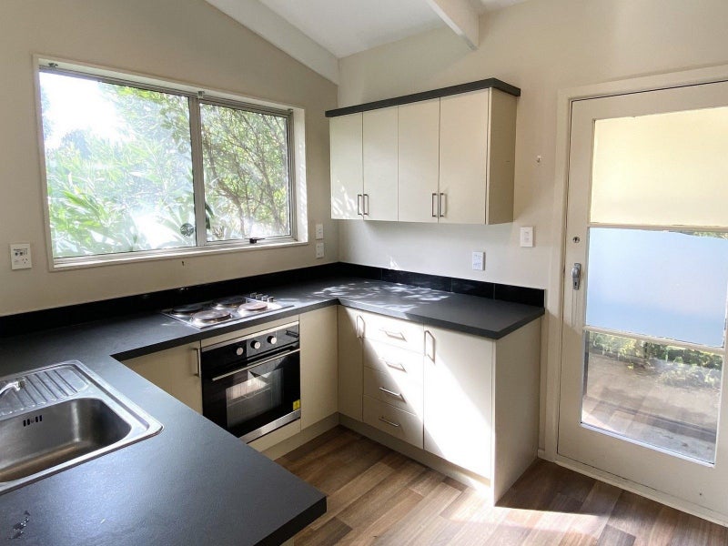1/16A Colenso Street, Sumner, Christchurch - Carousel 2