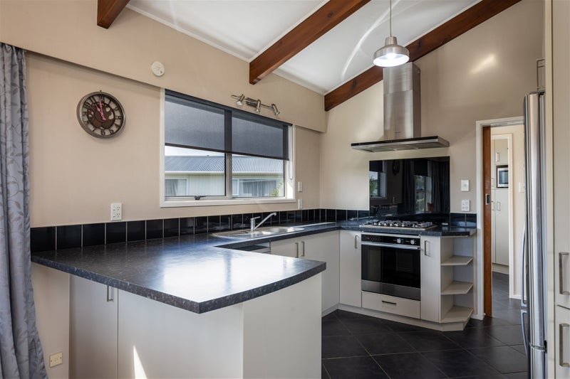 10 Protea Place, Bell Block, New Plymouth - Carousel 2
