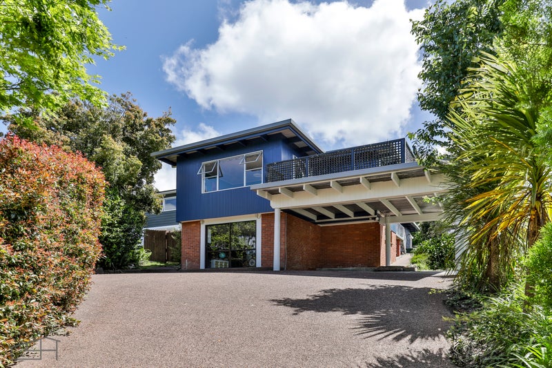 58 Daffodil Street, Titirangi, Auckland - Carousel 1