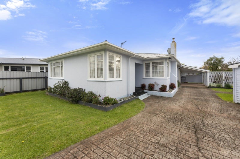 8 Anglesey Place, Awapuni, Palmerston North - Carousel 1