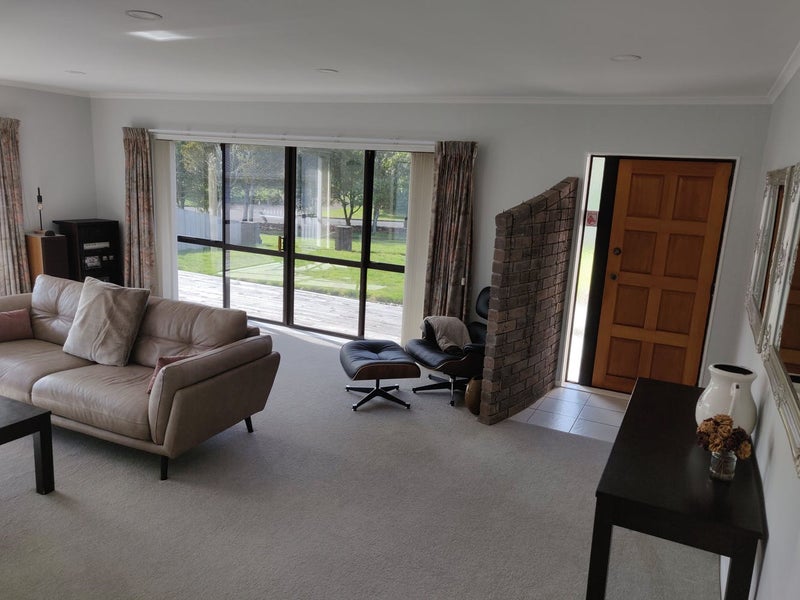 7 Silhouette Way, Western Heights, Hamilton - Carousel 2