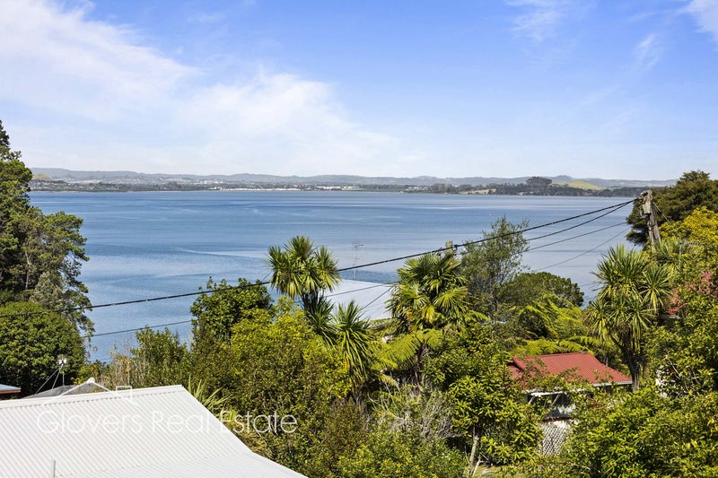 21A Harrybrook Road, Green Bay, Auckland - Carousel 1