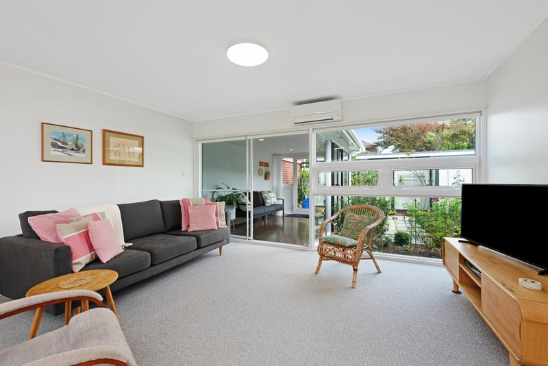 2/27 Box Hill, Khandallah, Wellington - Carousel 1