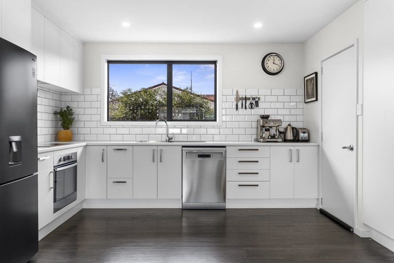 7 Beeston Place, Redwood, Christchurch - Carousel 2