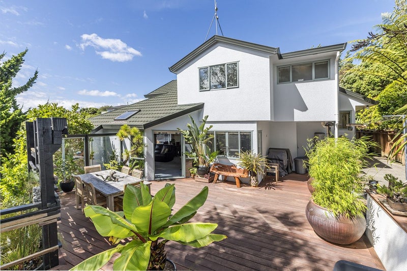 15 Eclipse Lane, Whitby, Porirua - Carousel 1