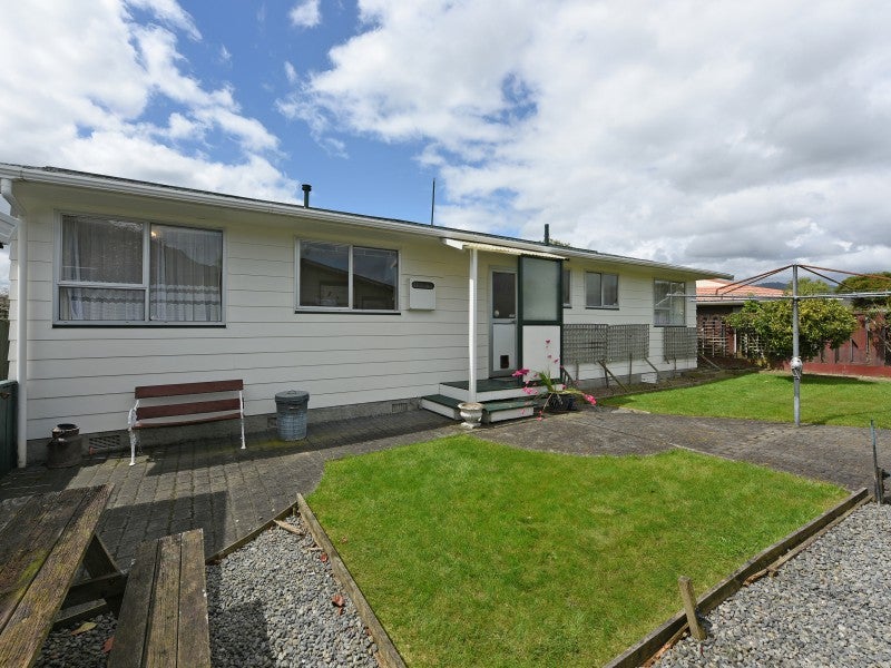 3 Larchmont Grove, Totara Park, Upper Hutt - Carousel 17