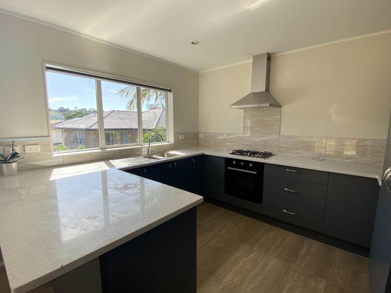 8 Birchlea Rise, Goodwood Heights, Auckland - Carousel 2