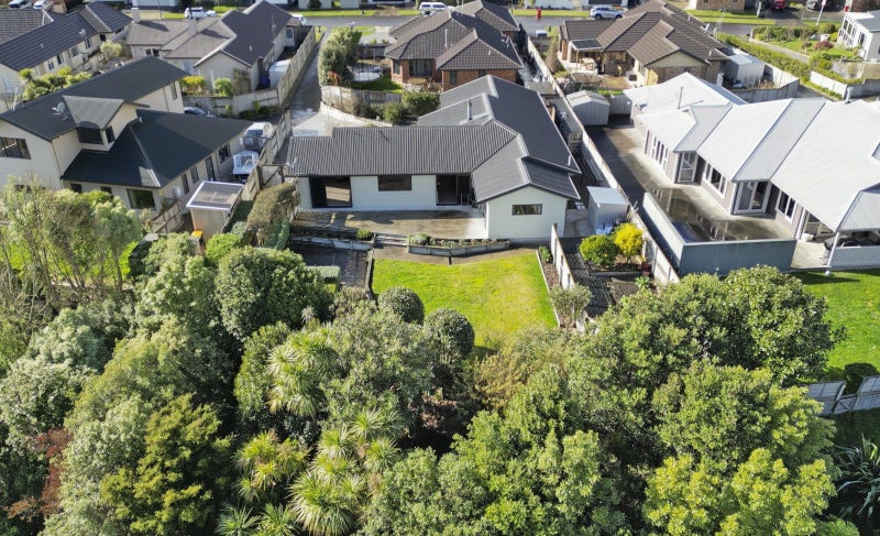 11 Silkwood Place, Fitzherbert, Palmerston North - Carousel 1
