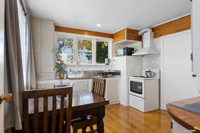 21 Chiltern Crescent, Glen Innes, Auckland - Carousel 2