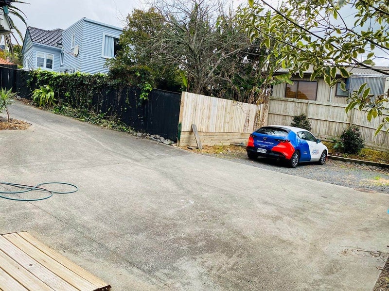 2/70 Tautari Street, Orakei, Auckland - Carousel 11