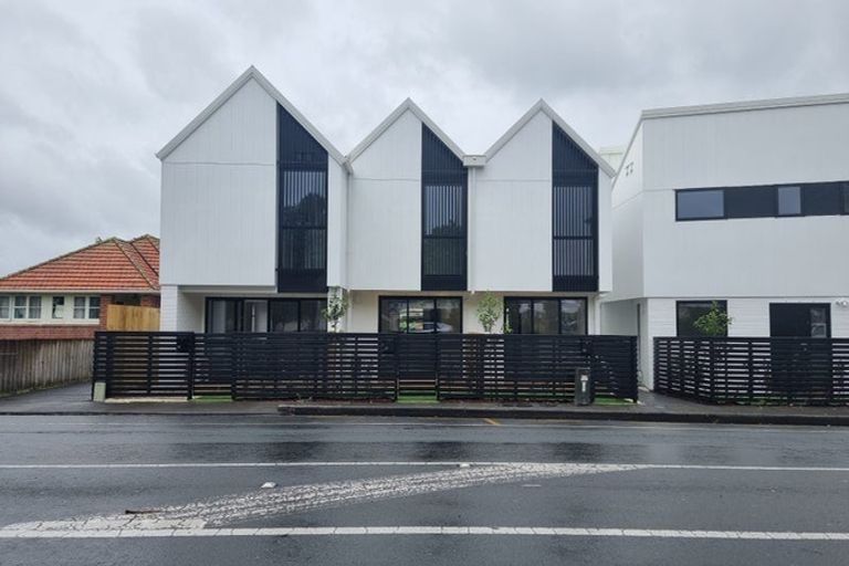 3/168 Rosebank Road, Avondale, Auckland - Carousel 1