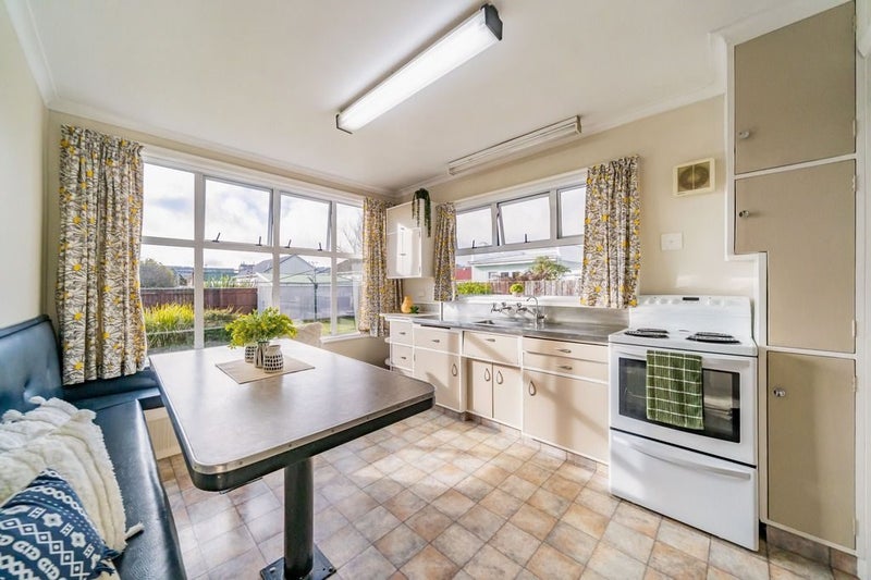 4 Heretaunga Square, Silverstream, Upper Hutt - Carousel 2