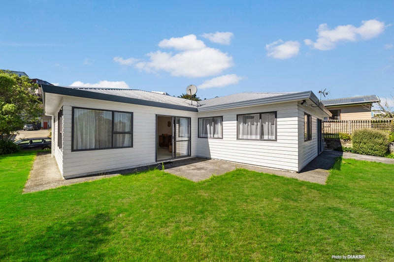 13 Ted Gilberd Place, Newlands, Wellington - Carousel 2