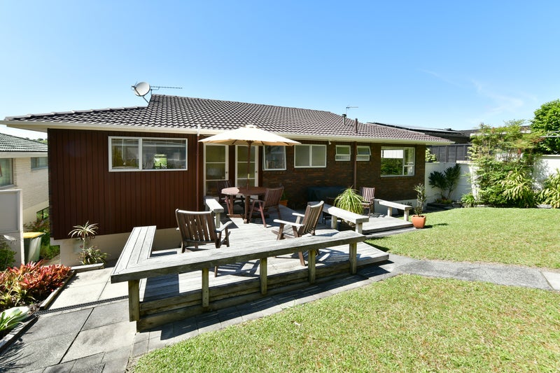 44 Ravenwood Drive, Forrest Hill, Auckland - Carousel 1