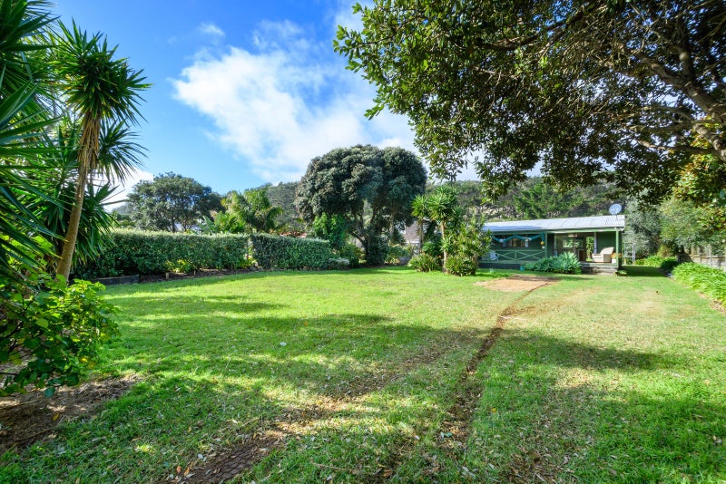5 Erangi Place, Te Henga / Bethells Beach - Carousel 2