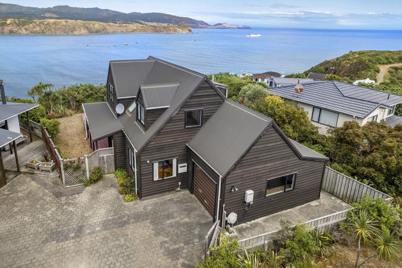 17 Bowes Crescent, Strathmore Park, Wellington - Carousel 1