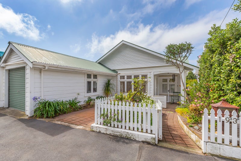 193 Sutherland Road, Lyall Bay, Wellington - Carousel 1
