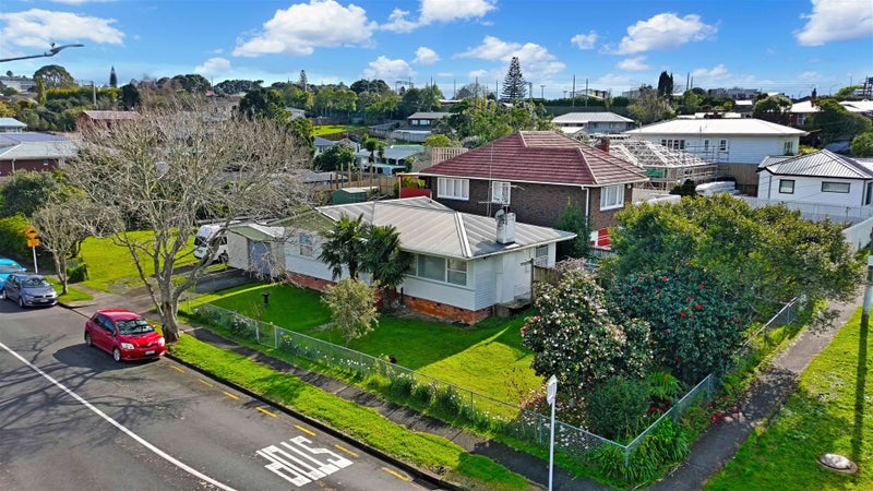 56 Tahi Terrace, Glen Eden, Auckland - Carousel 2
