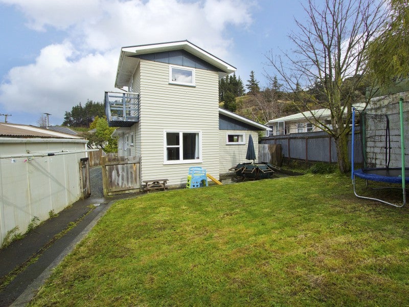 16 McGowan Road, Wainuiomata, Lower Hutt - Carousel 17