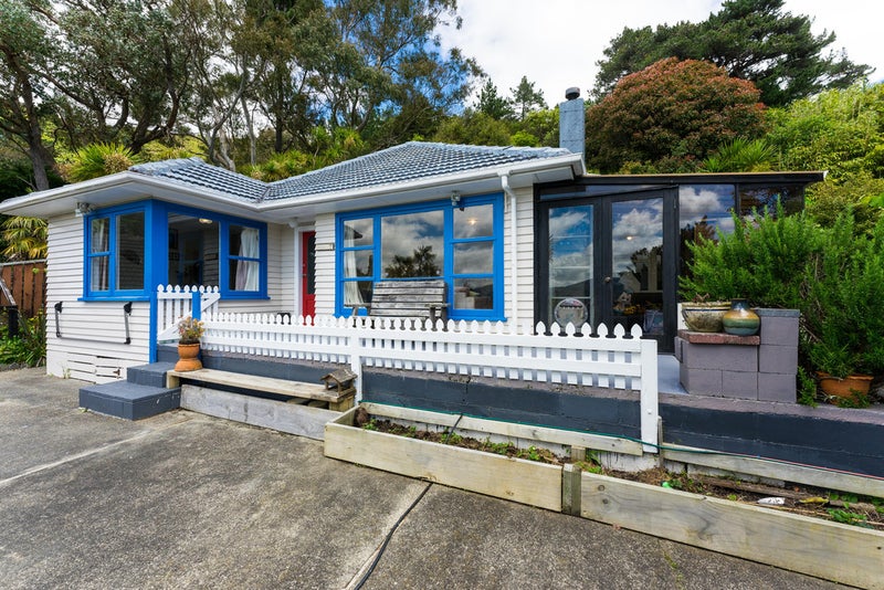 9 Holmes Grove, Naenae, Lower Hutt - Carousel 2