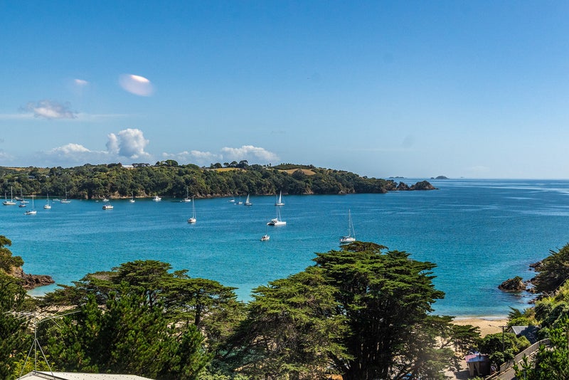 8 Tawa Street, Oneroa, Waiheke Island - Carousel 1