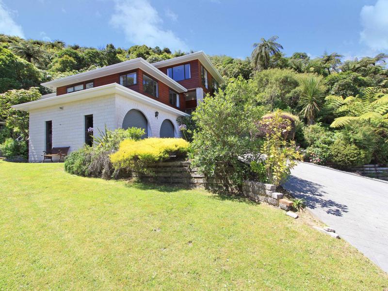 65 Viewmont Drive, Harbour View, Lower Hutt - Carousel 2