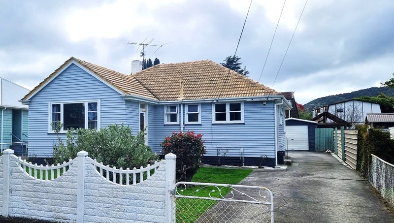 5 Rainey Grove, Taita, Lower Hutt - Carousel 1