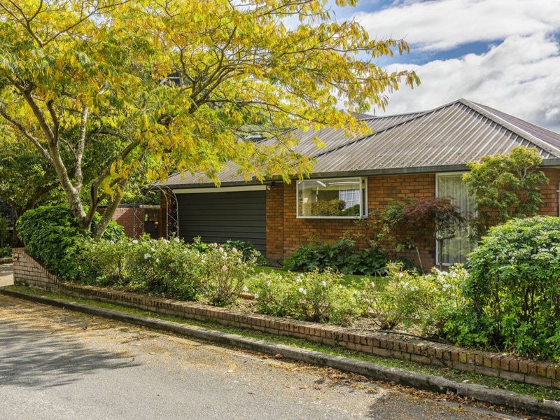 2 Dalefield Drive, Cashmere, Christchurch - Carousel 2
