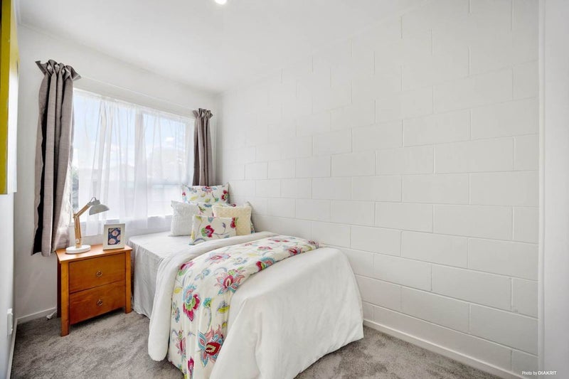 1566E Great North Road, Waterview, Auckland - Carousel 2