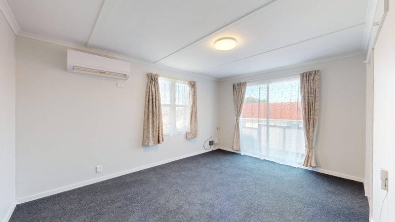 21 Akaroa Drive, Maupuia, Wellington - Carousel 2