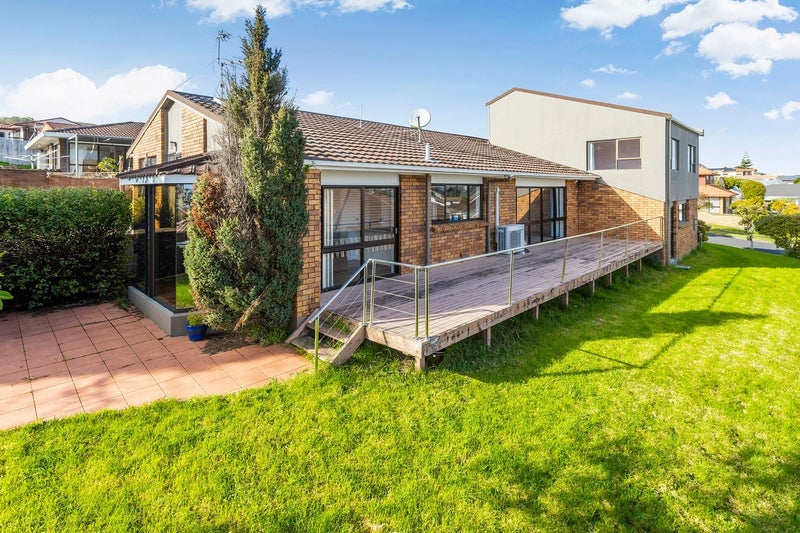 69 Dalwhinnie Parade, Highland Park, Auckland - Carousel 1