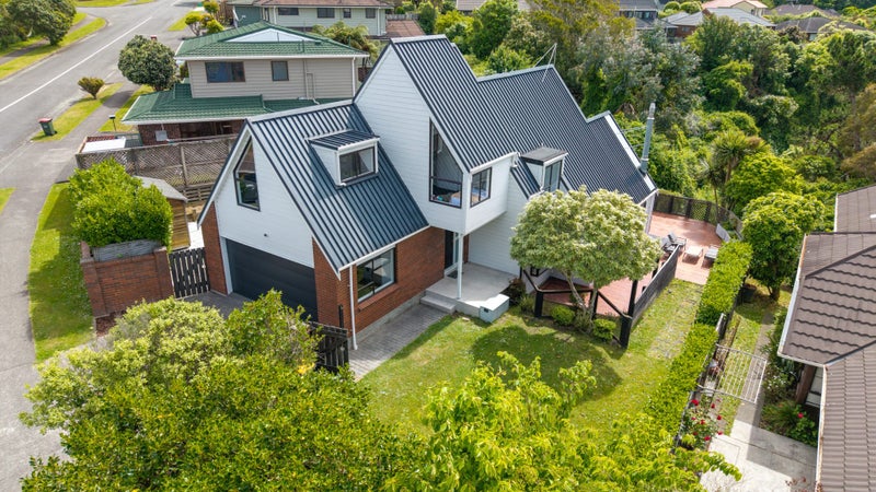 43 Lakewood Avenue, Churton Park, Wellington - Carousel 1