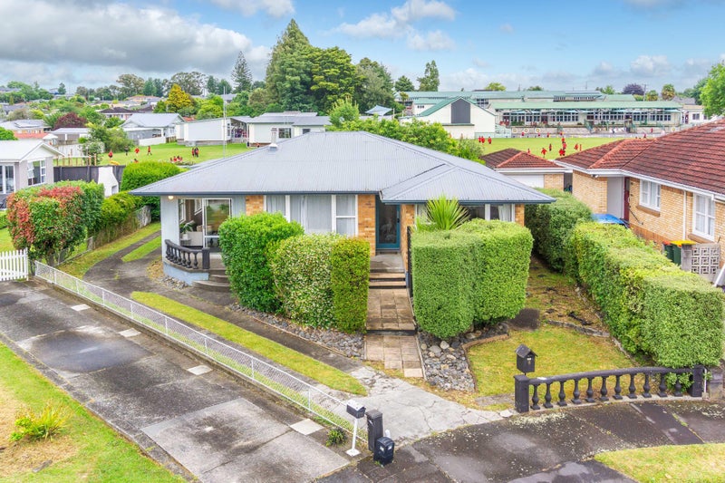 8 Christie Street, Forest Lake, Hamilton - Carousel 1