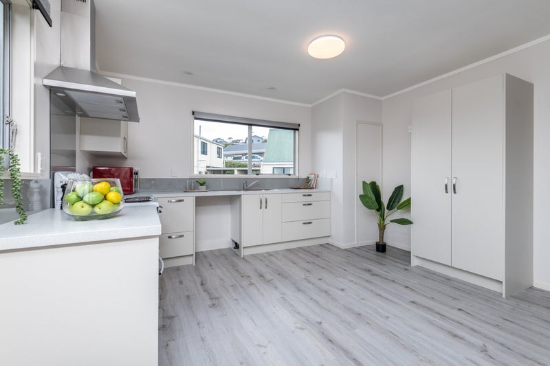 73 Stewart Drive, Newlands, Wellington - Carousel 2