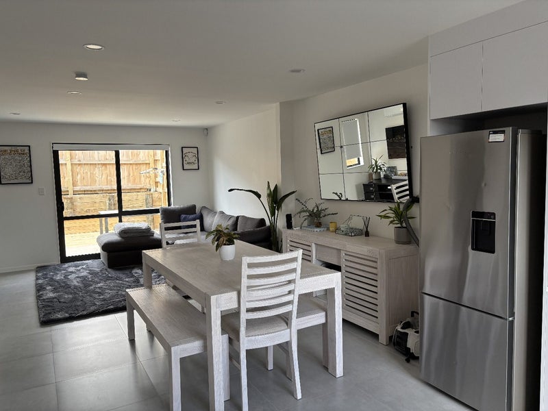 2/19 Alverston Street, Waterview, Auckland - Carousel 1