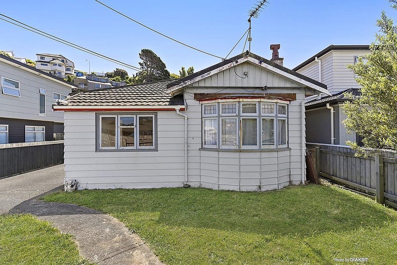 49 Tauhinu Road, Miramar, Wellington - Carousel 1