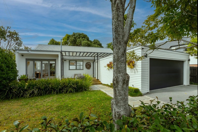 35 Castledine Crescent, Glen Innes, Auckland - Carousel 1