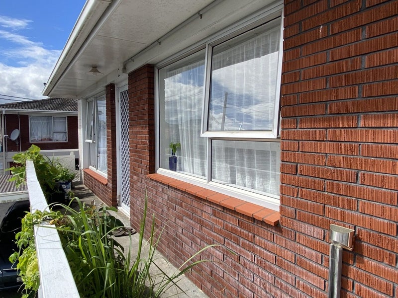 2/22 Fowlds Avenue, Sandringham, Auckland - Carousel 2